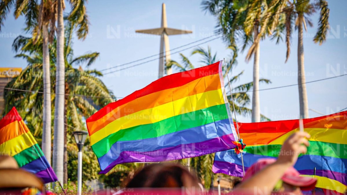 "Trabajamos mucho para romper silencios": acompañan autoridades a la comunidad LGBTQ+ en la marcha del orgullo "Trabajamos mucho para romper silencios": acompañan autoridades a la comunidad LGBTQ+ en la marcha del orgullo