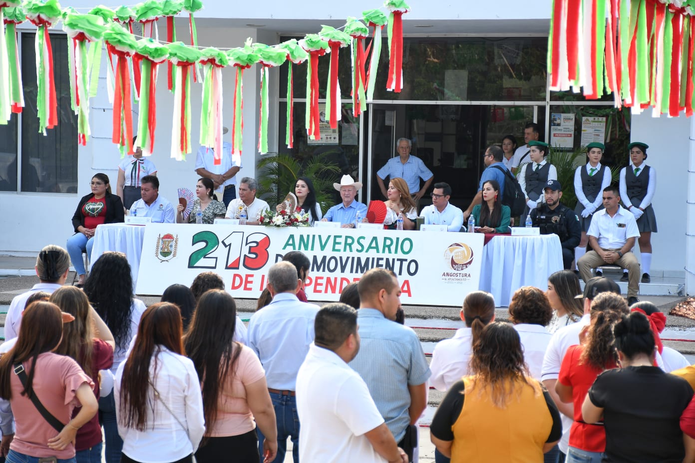 Acto cívico para conmemorar la Independencia en Angostura