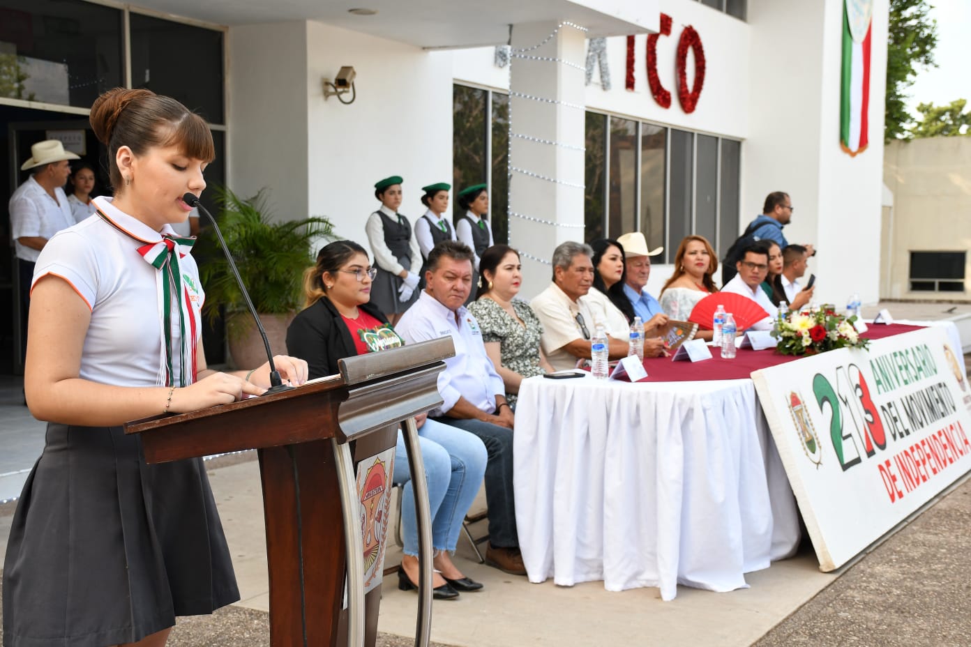 Acto cívico para conmemorar la Independencia en Angostura
