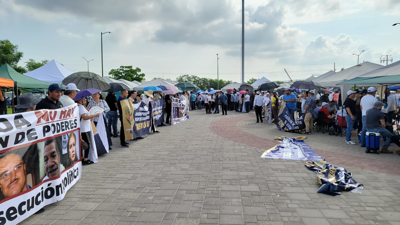 Apoyo para el rector de la Universidad Autónoma de Sinaloa (UAS) quien arriba a la Sede Regional de Justicia Penal Acusatoria y Oral