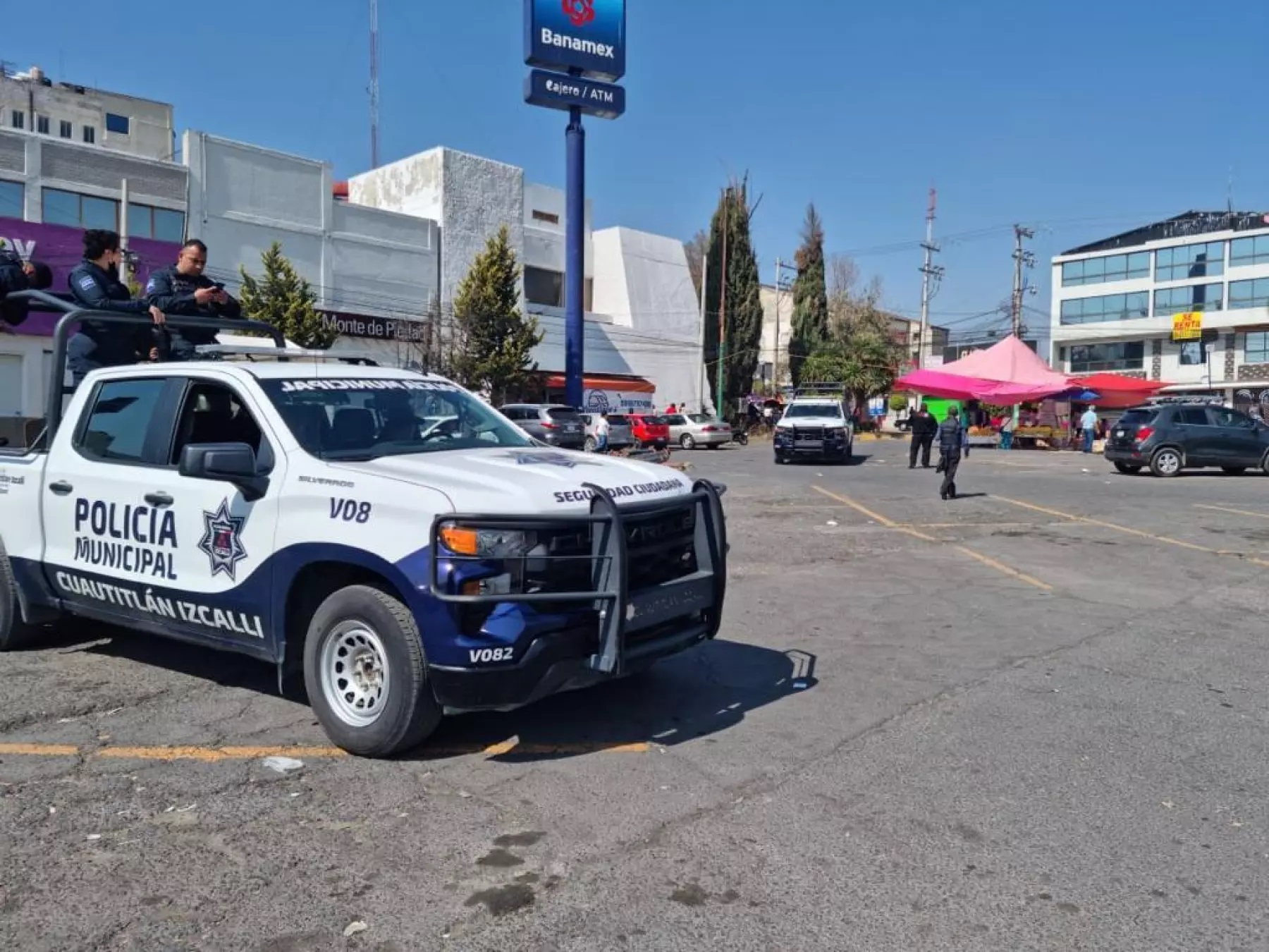 Autoridades de Cuatitlán Izcalli en tianguis donde se suscitó una balacera. Foto: Cortesía