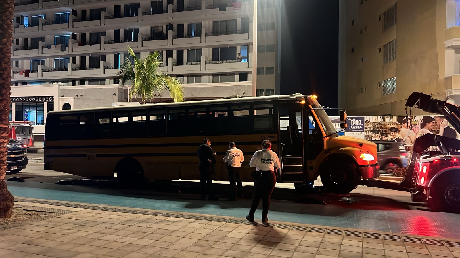 Cargo-diesel-y-huyo-sin-pagar-asi-inicio-la-persecucion-de-autobus-escolar-en-Mazatlan2