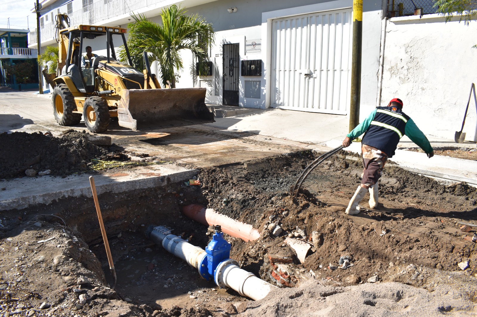 Concluye JUMAPAM interconexiones en la Barragán, se ha restablecido el suministro para el Centro y alrededores