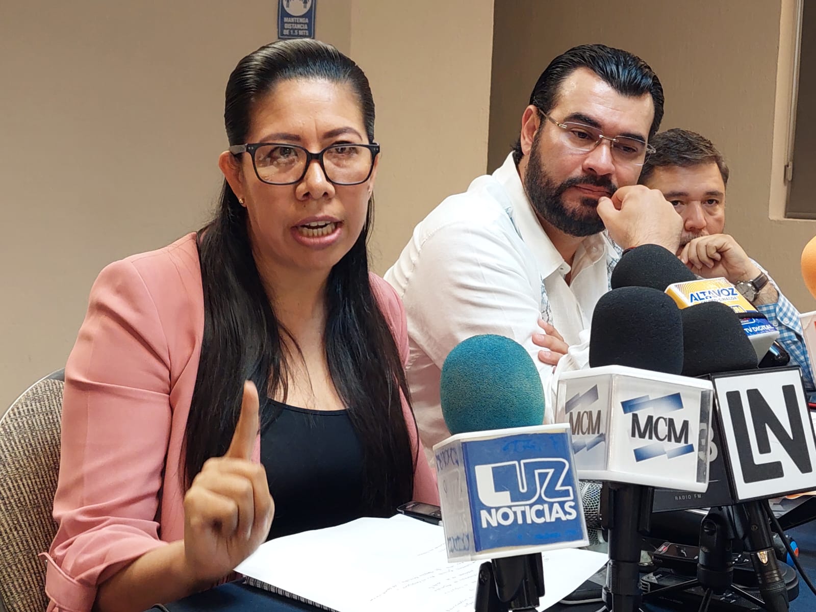 Cuestionan diputados a la fiscal del estado por el manejo que se le dio al caso de la niña jornalera