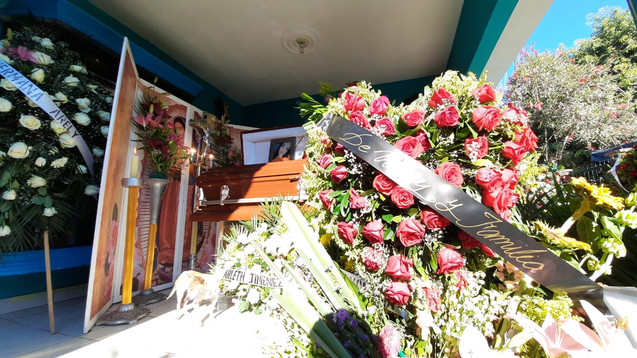 No podemos confirmar si muerte de Paulina fue a causa de cirugía estética: Fiscal