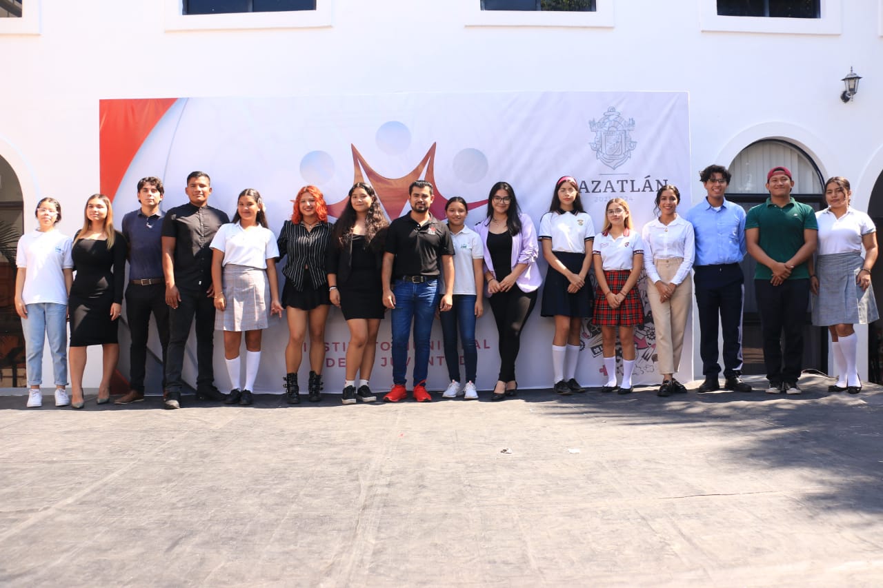 Gana Javier Bernal el concurso de oratoria IMJU 2023 en Mazatlán