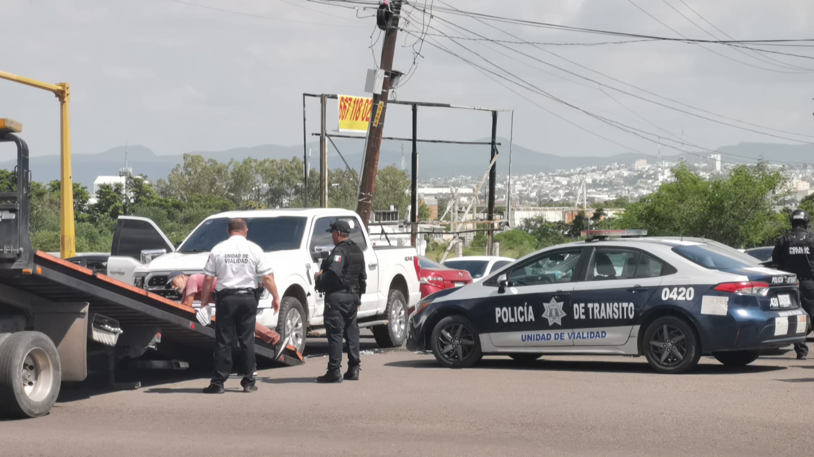 Grupo armado despoja camioneta al norte de Culiacán y chocan frente Infonavit Solidaridad (Ernesto Martínez)