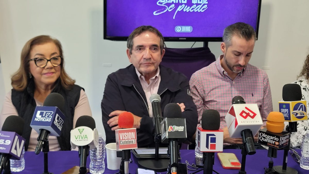 Héctor Melesio Cuén Ojeda y diputados del PAS en conferencia de prensa