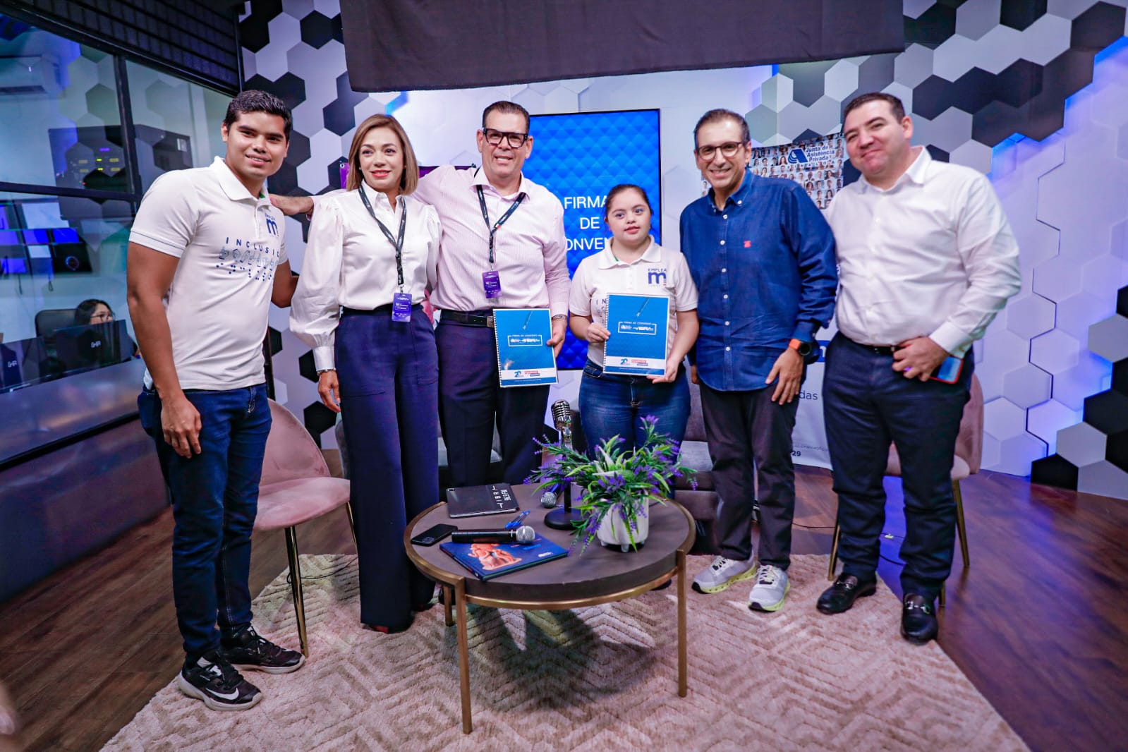 JAP y Vibra Radio suman esfuerzos en pro del altruísmo en Sinaloa con firma de convenio (Foto, José Betanzos)