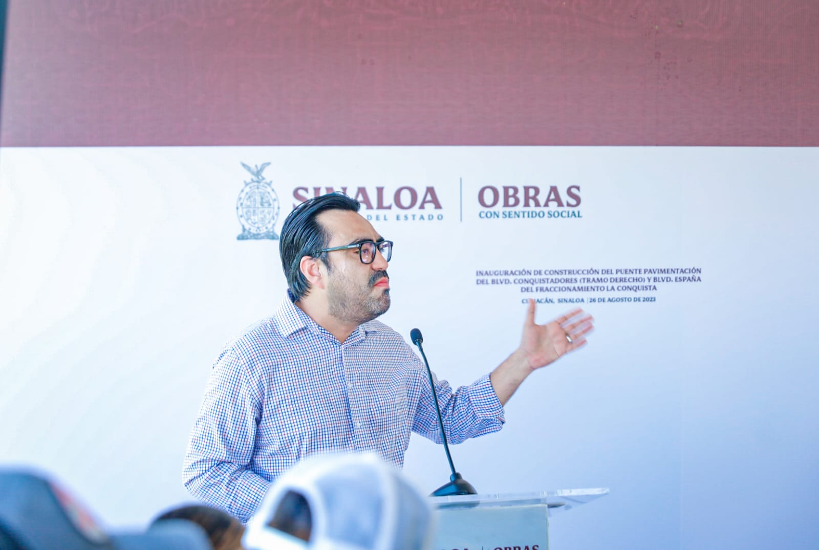 El alcalde de Culiacán, Juan de Dios Gámez Mendívil en la inauguración de la construcción del puente y pavimentación del bulevar Conquistadores