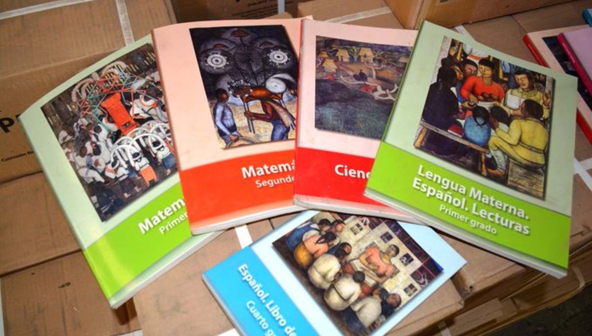 Libros de texto (cortesía)