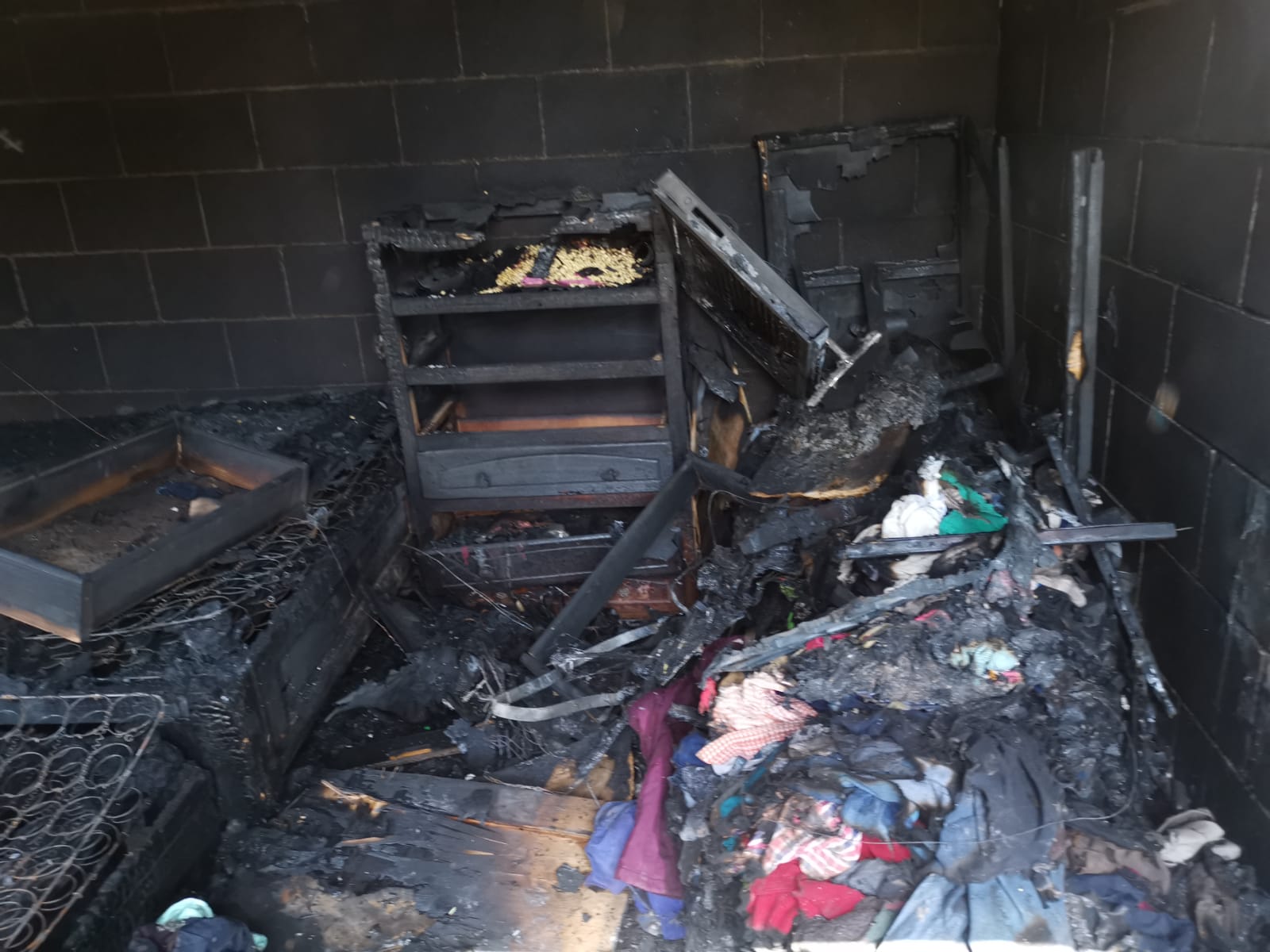 Fuego arrasa con dos viviendas en Los Mochis, familias se quedaron solo que lo que traían puesto