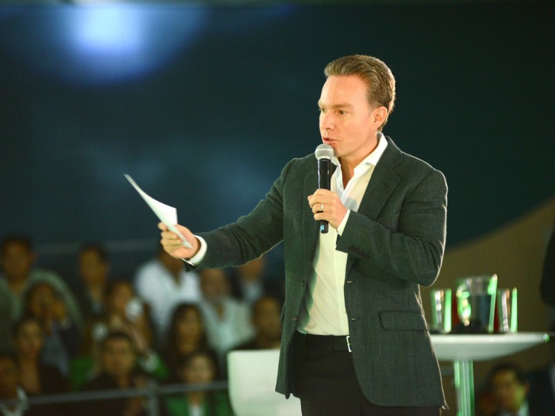 Morena invita a Manuel Velasco a ser una más de sus ‘corcholatas’