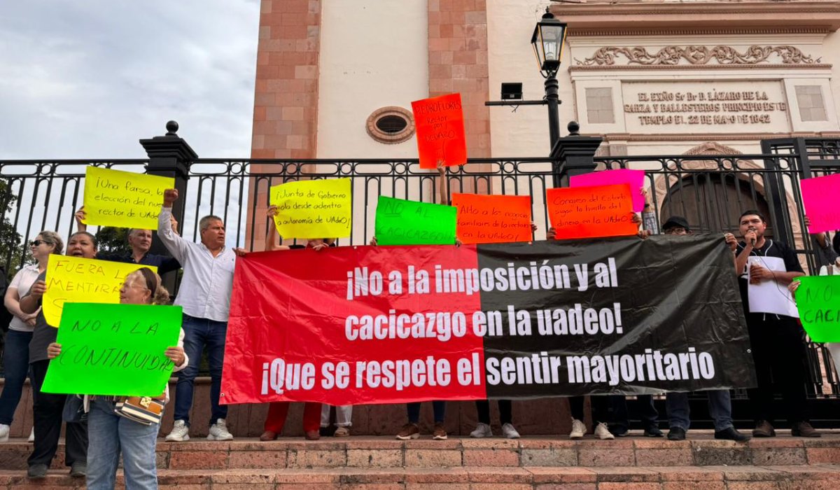 Manifestación de maestros y trabajadores en rechazo a nuevo rector de la UAdeO toma la Obregón en Culiacán