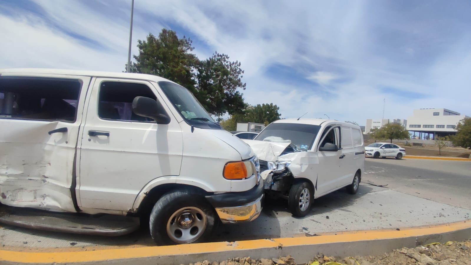 Mazatlán, Sinaloa, choque, accidente, Ram, Tornado, percance, glorieta,