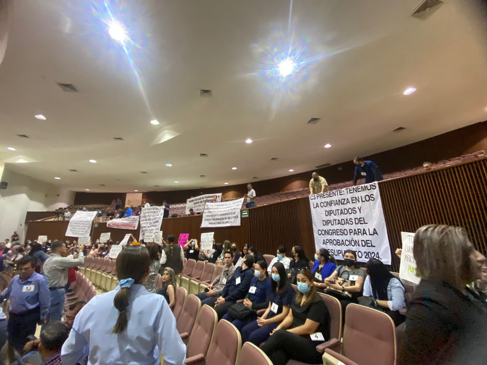 Persona del Centro de Control y Confianza de la SSPE realizan manifestación en congreso del estado