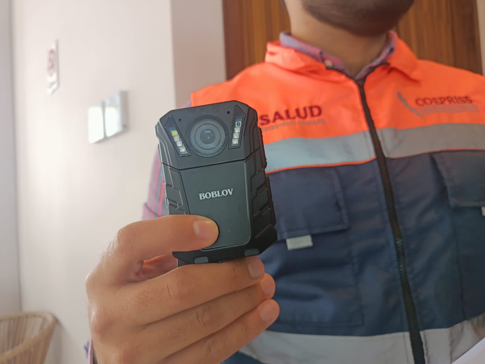 Randy G. Ross Álvarez hizo entrega de videocámaras sus verificadores en Sinaloa