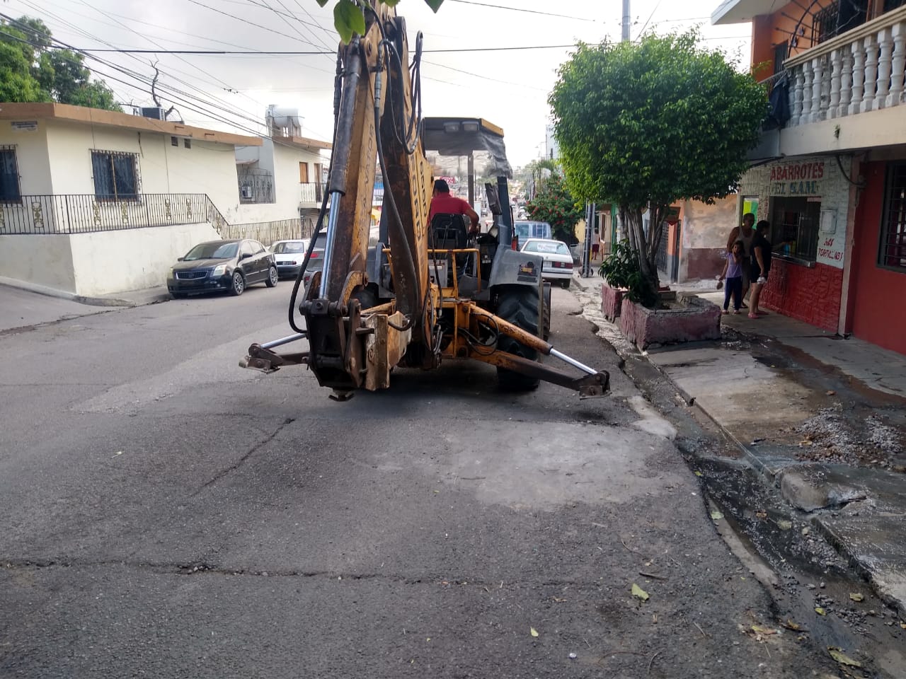 Reabren paso en la avenida Piaxtla, tras rehabilitar Jumapam la red de drenaje que colapsó en Mazatlán (cortesía)