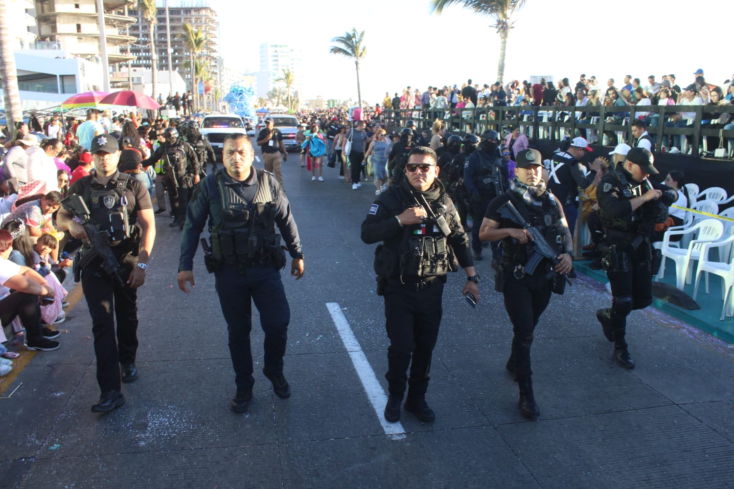 Reúne desfile a 600 mil personas en Mazatlán seguridad