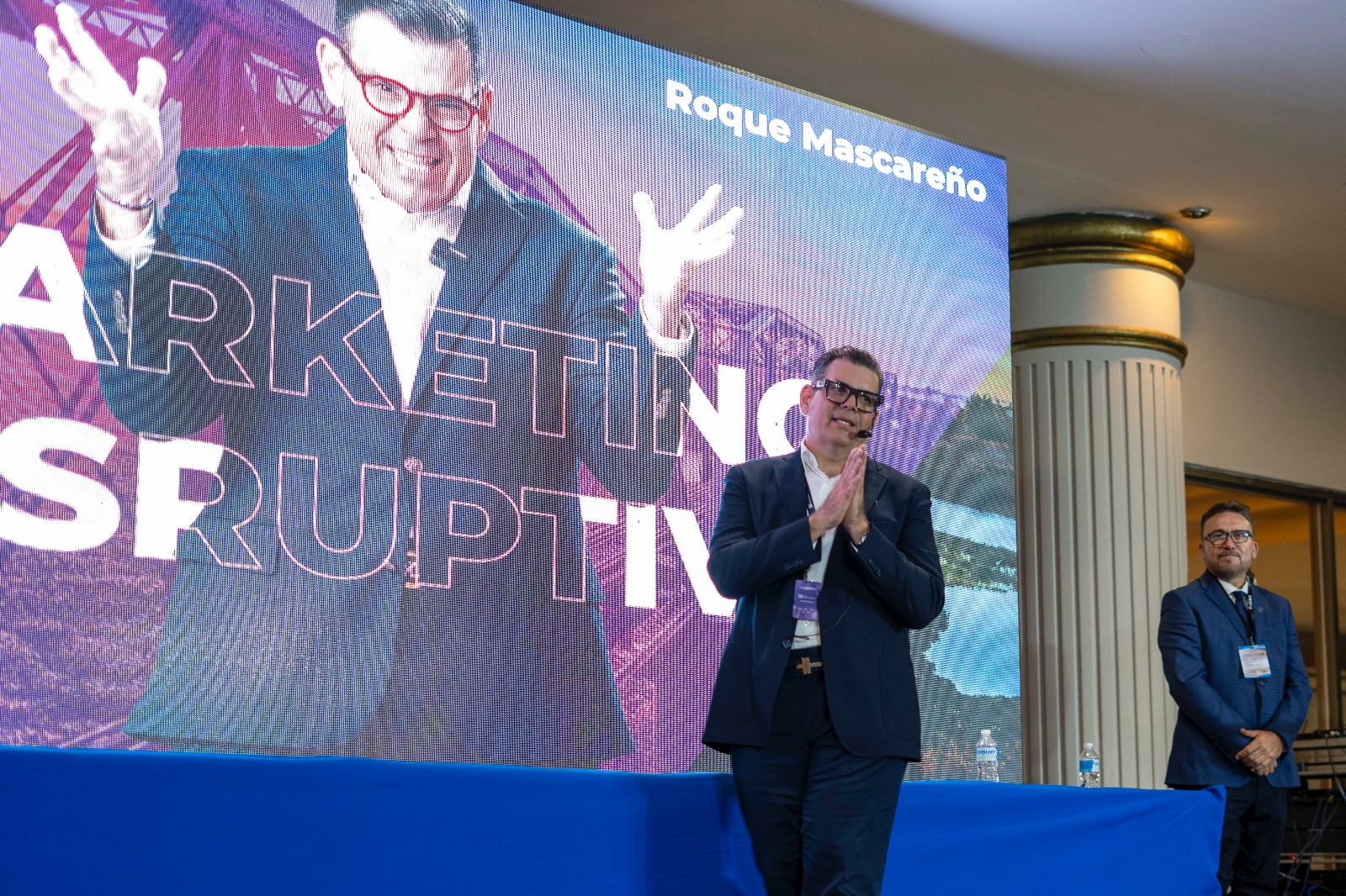 Roque Mascareño en conferencia con emprendedores
