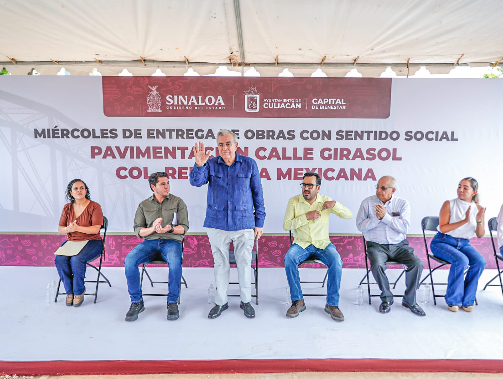 Rubén Rocha Moya en inauguración de calle Girasol en la colonia República Mexicana. Foto: José Betanzos
