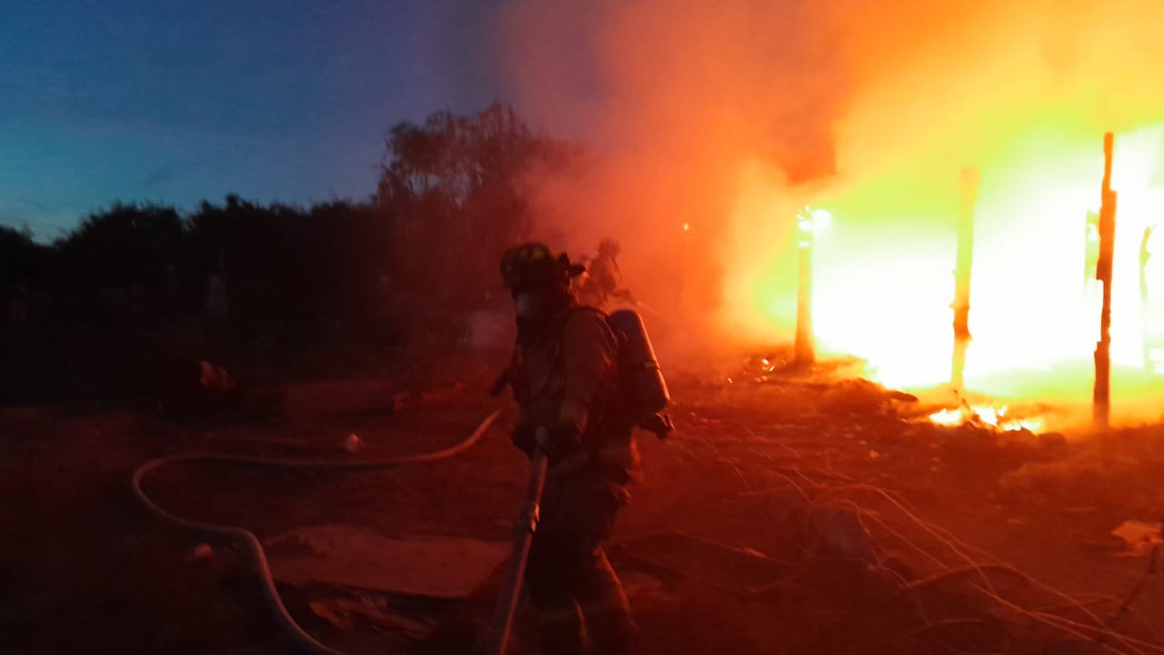 Se registra un fuerte incendio en la ampliación loma bonita en Mazatlán