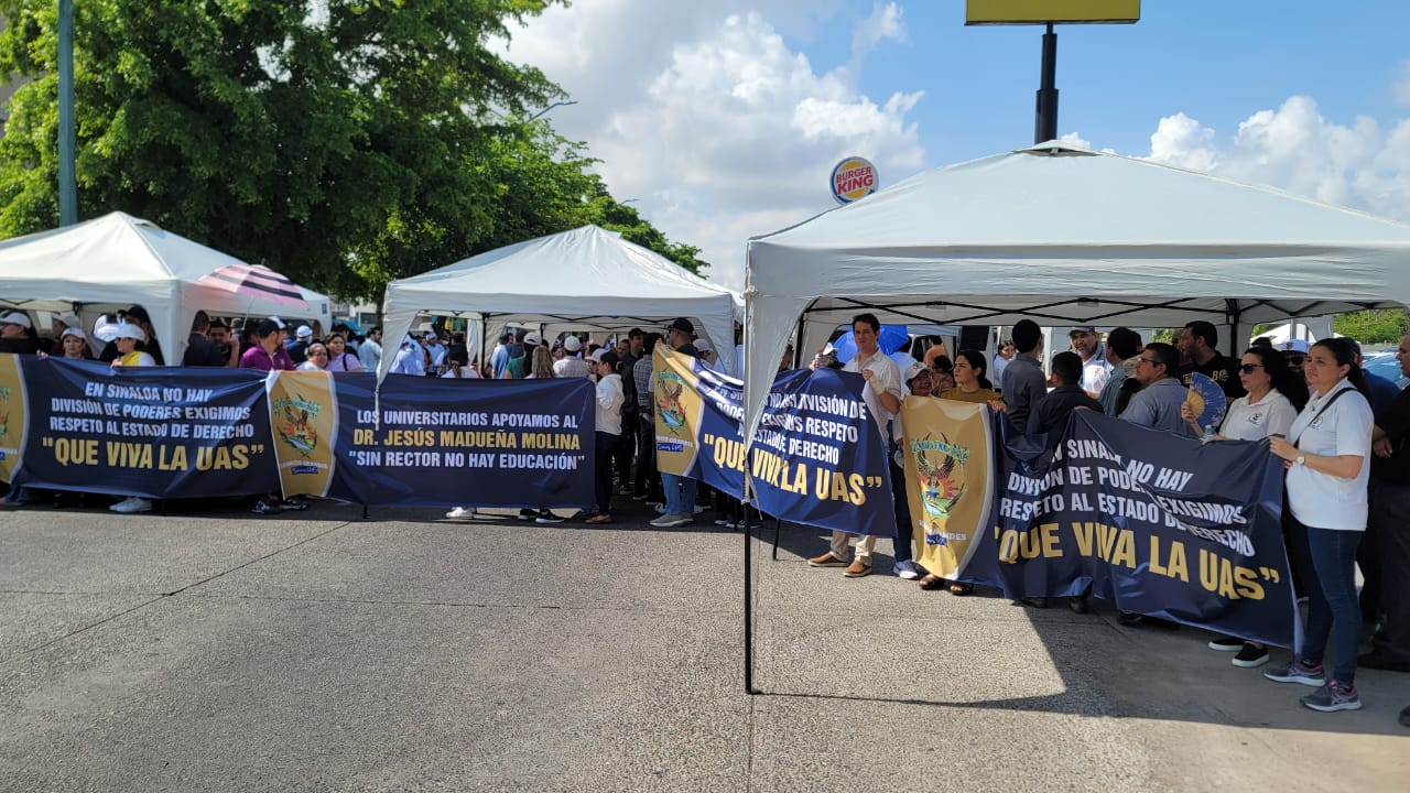 Trabajadores de la UAS se manifiestan en la Fiscalía