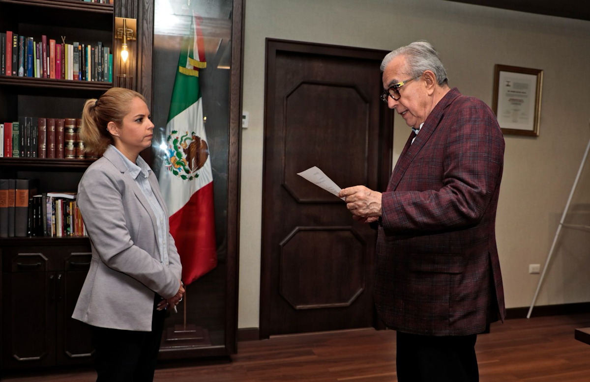 Rocha toma protesta a Wendy Hernández Fierro como subsecretaria de Fomento  Económico