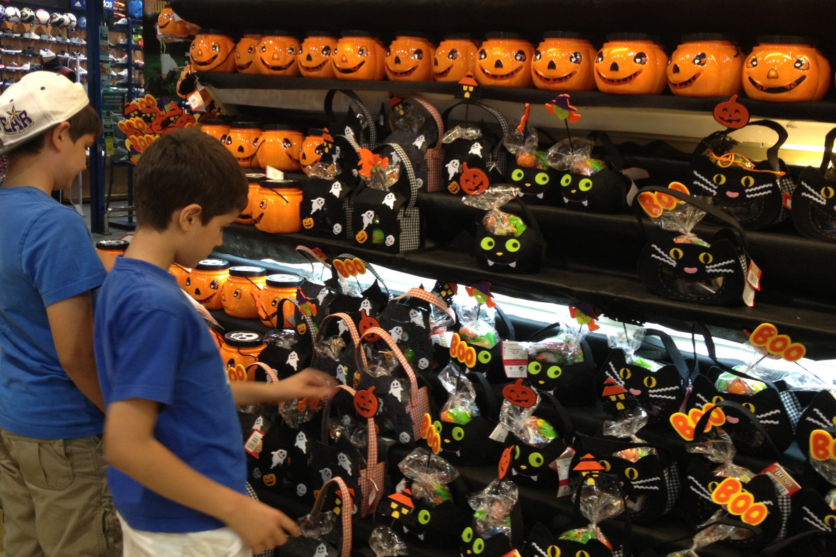 Ventas por Halloween no han repuntado en Culiacán: Vendedores | Los Noticieristas