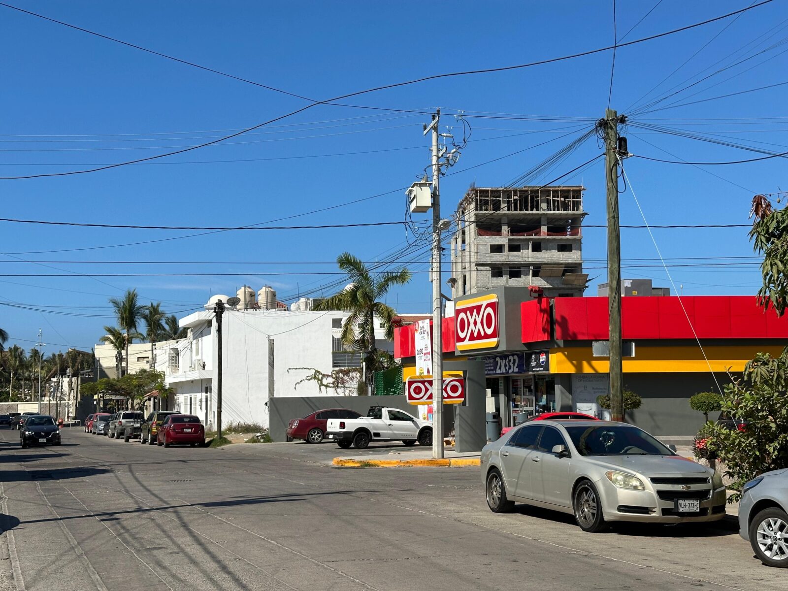 ‘No puedes salir ni a la tienda’; a plena luz del día y con pistola, asaltan en Sábalo Country de Mazatlán