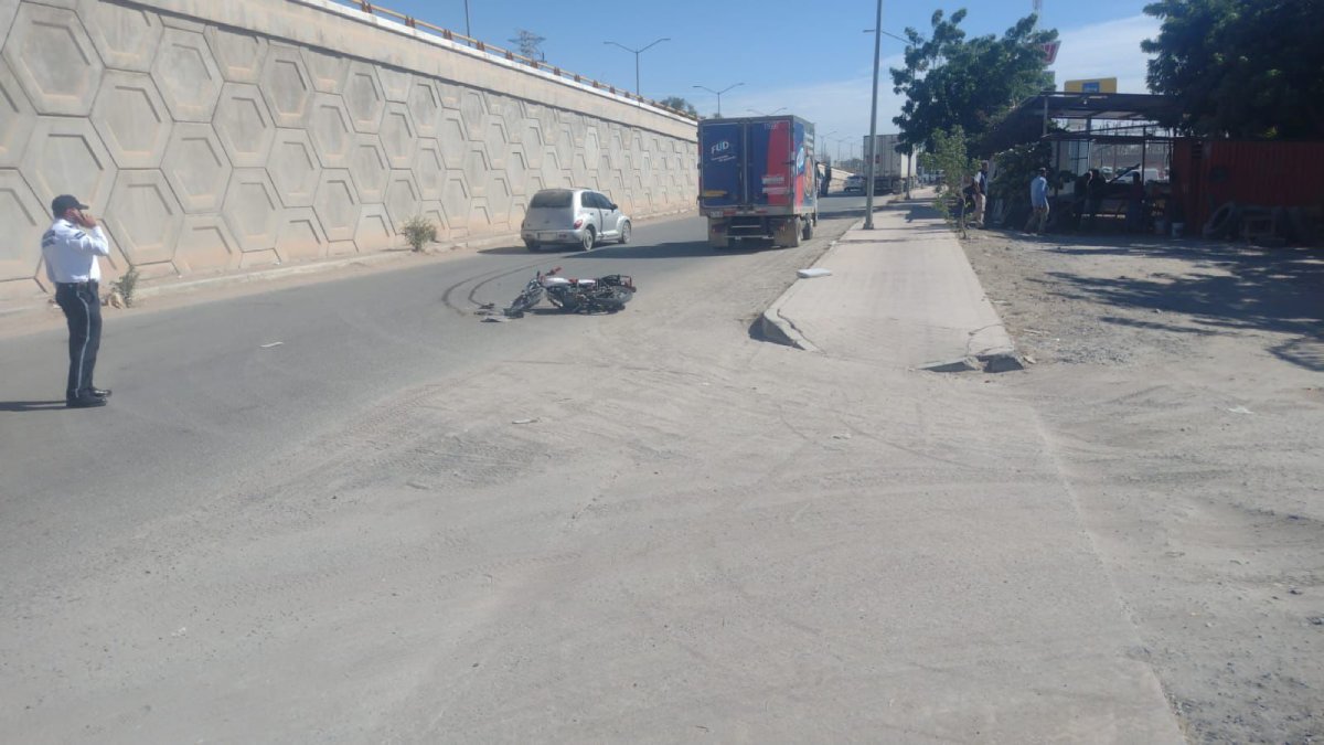 Motociclista se lesiona al ser impactado por una pesada unidad en Gabriel  Leyva Solano, Guasave | Los Noticieristas