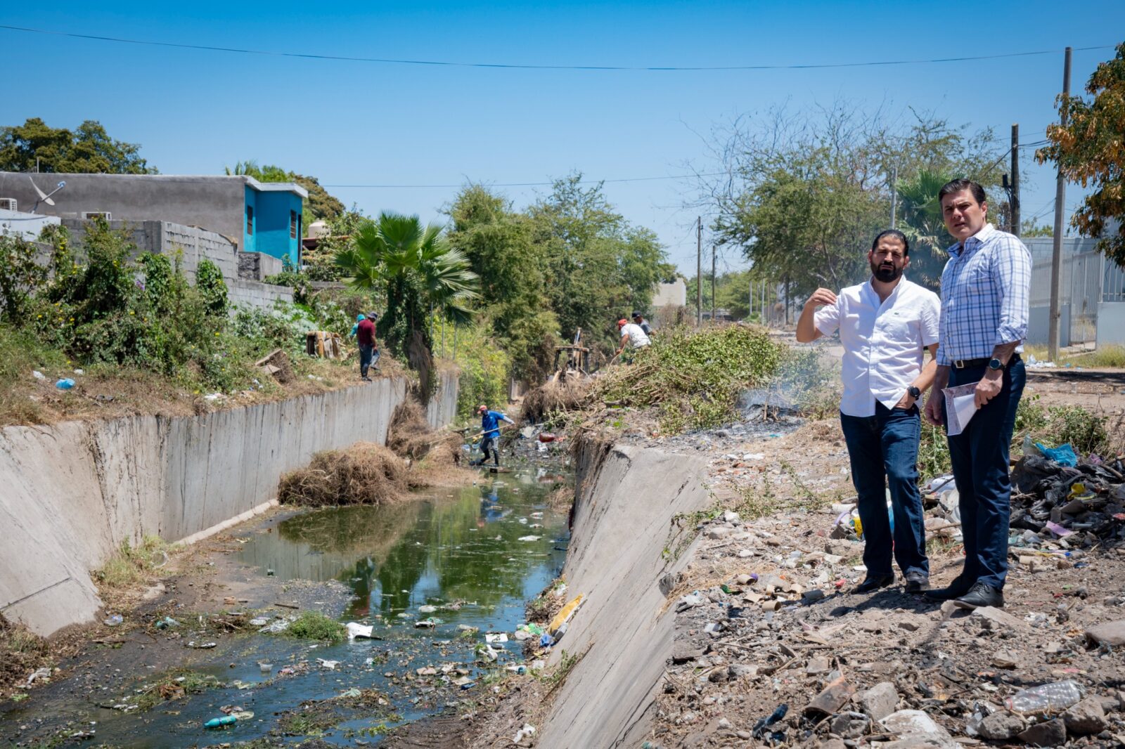 Alcalde supervisa trabajos de limpieza y desazolve en cuerpos de agua de Culiacán