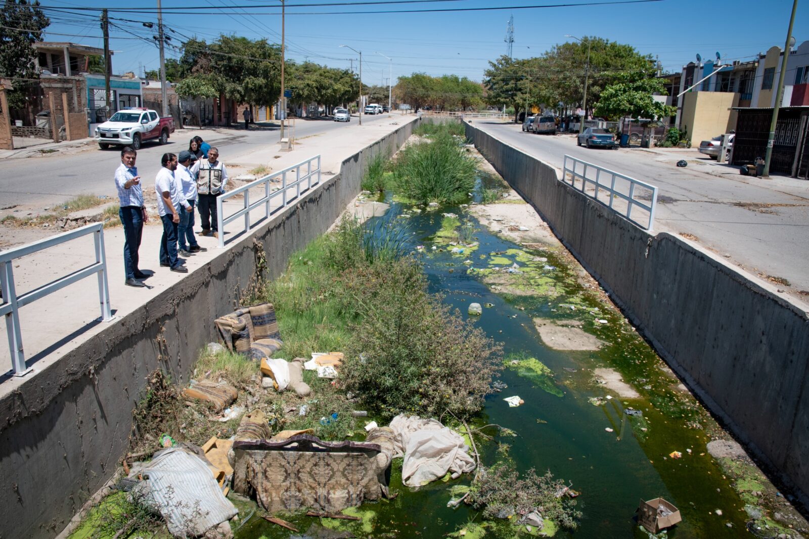 Alcalde supervisa trabajos de limpieza y desazolve en cuerpos de agua de Culiacán