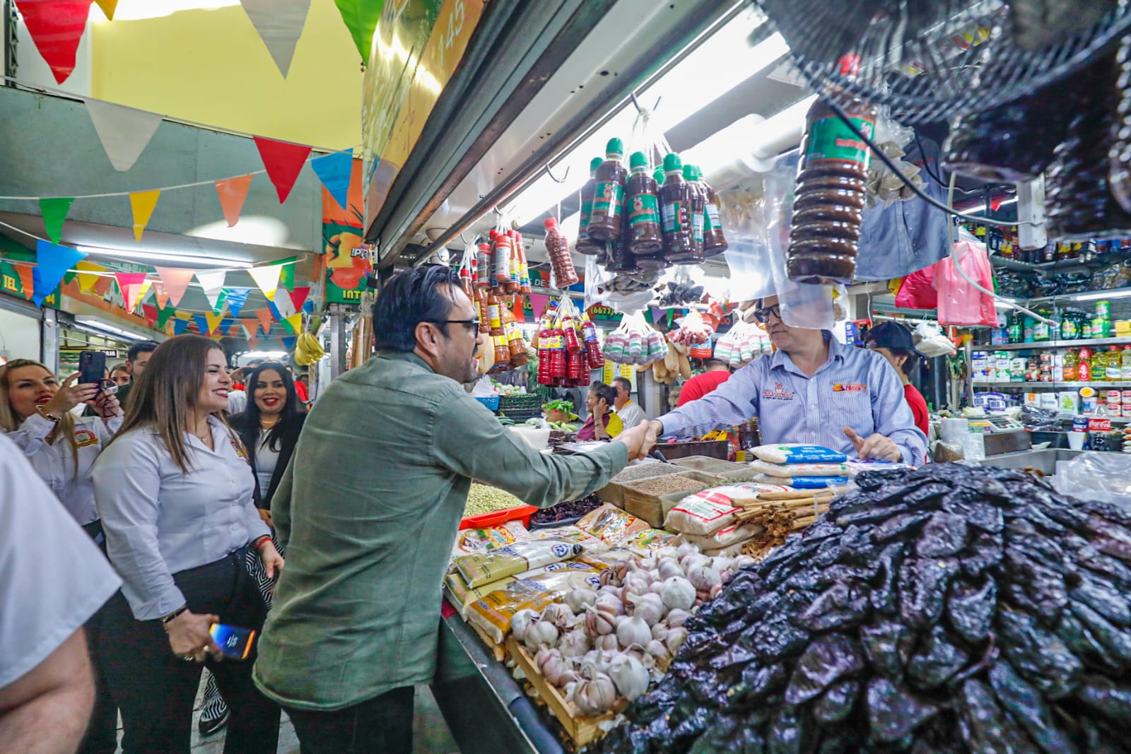 alcalde visita el mervado gustavo garmendia