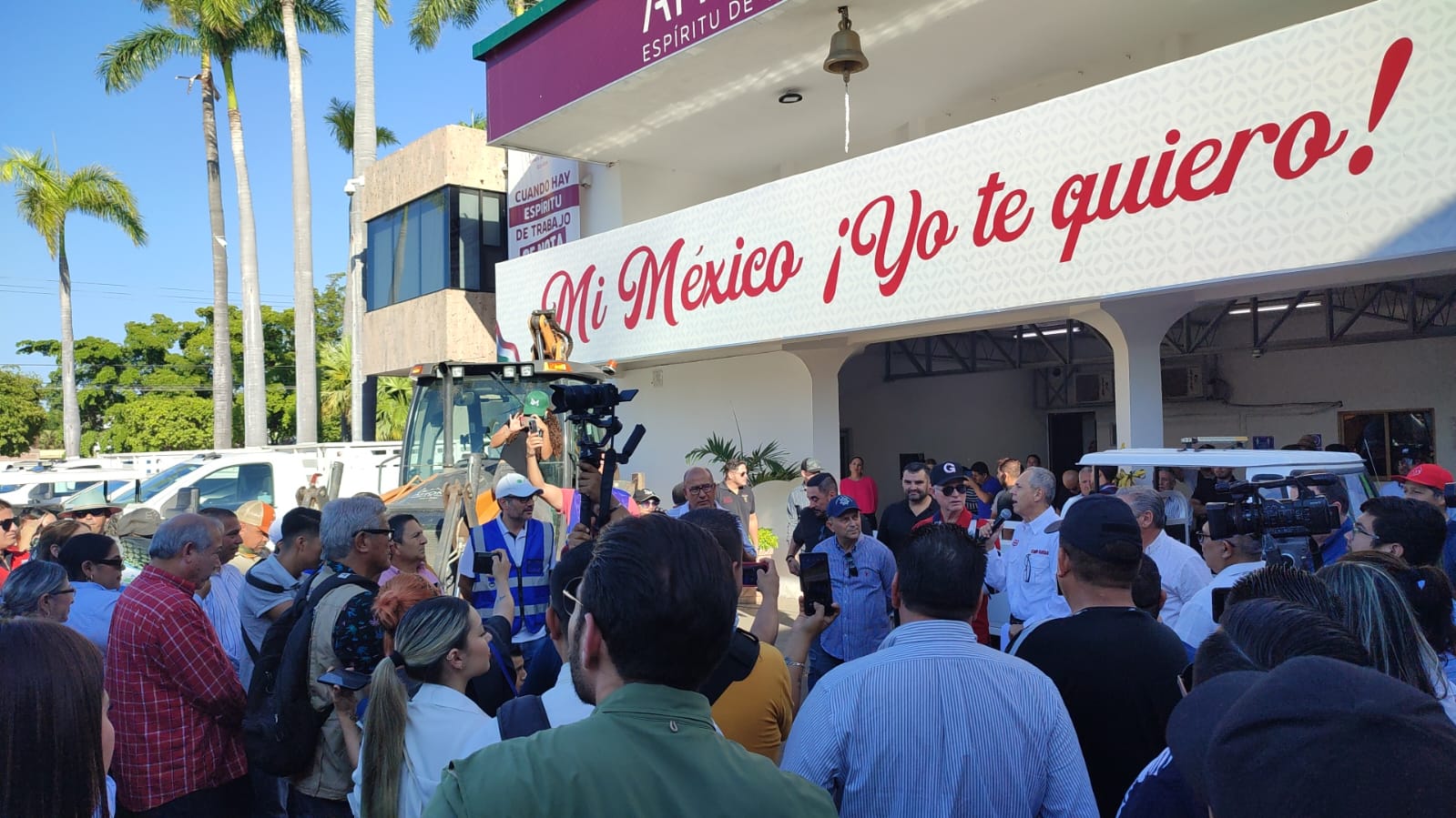 Arrancan limpieza de la ciudad trabajadores de la comuna de Ahome