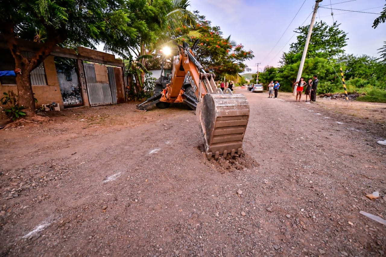 Inicia obra de pavimentación en colonia Universo, en Mazatlán