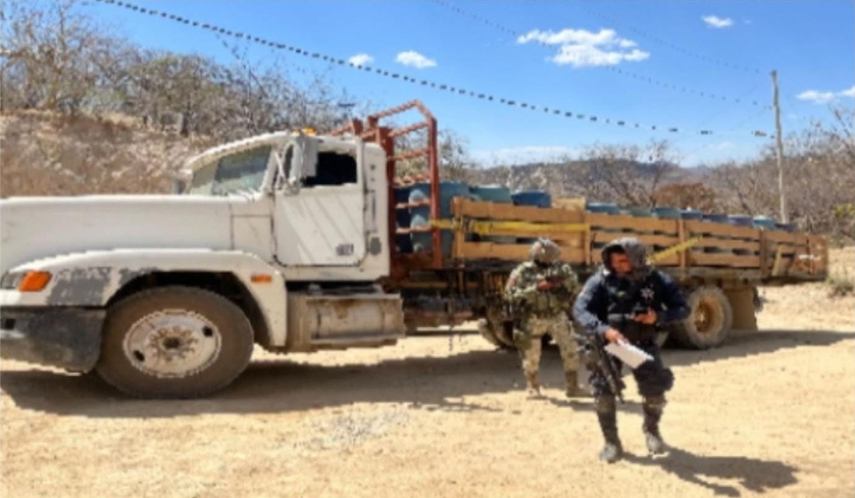 Aseguran vehículo con hidrocarburo en la sierra de Choix
