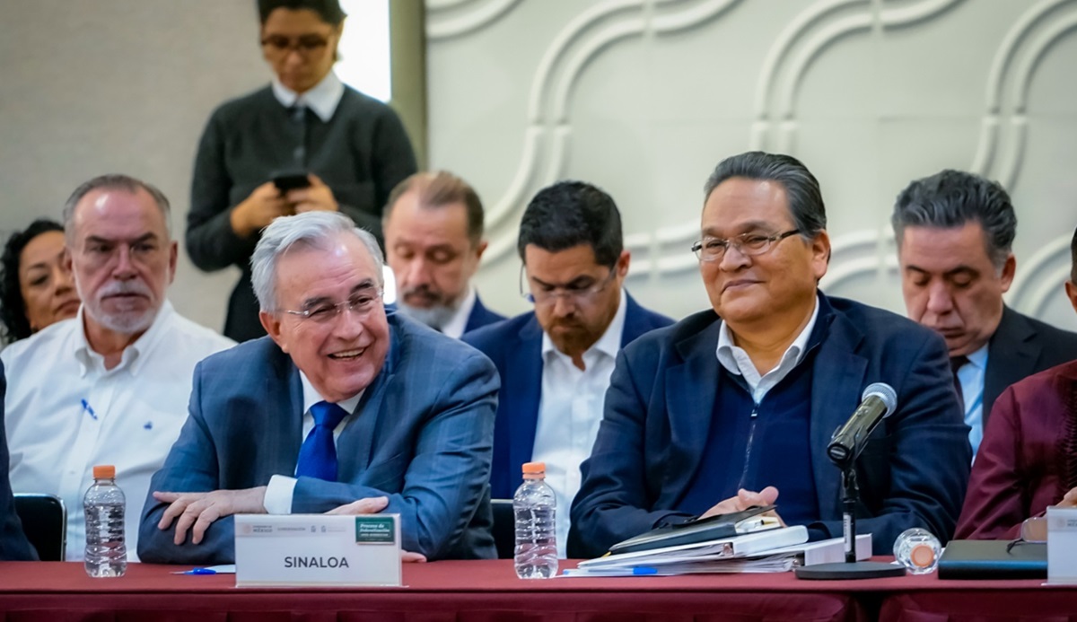 Asiste Rubén Rocha Moya a reunión de gobernadores por transferencia IMSS-Bienestar
