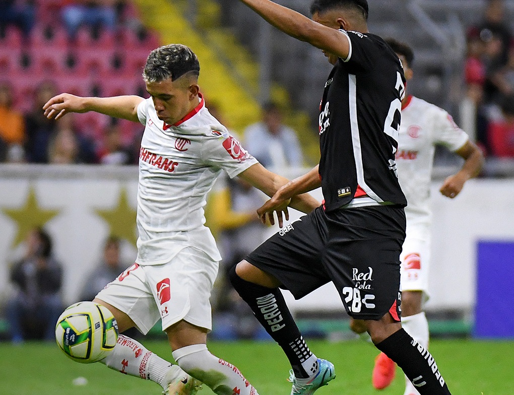 Zorros y Diablos empatan sin goles en duelo pendiente de la fecha 1