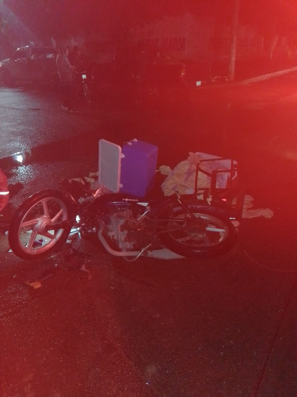 Camioneta no cede el paso a vendedor de tortillas en Guasave y lo arrolla