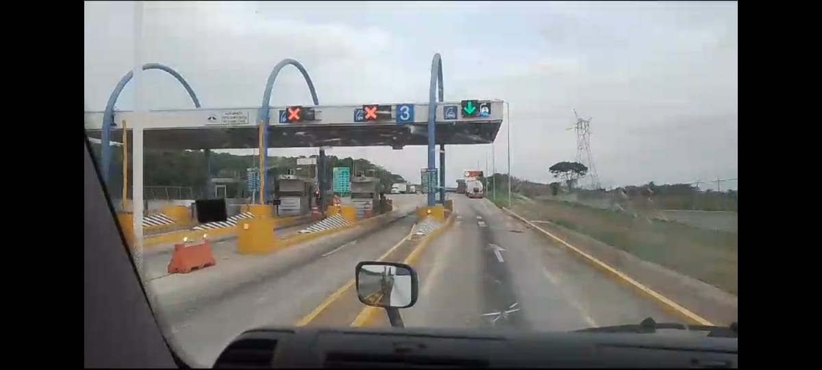 Reportan libre tránsito en caseta El Vainillo de autopista en Mazatlán, pero no sin trabajadores Reportan libre tránsito en caseta El Vainillo de autopista en Mazatlán, pero no sin trabajadores