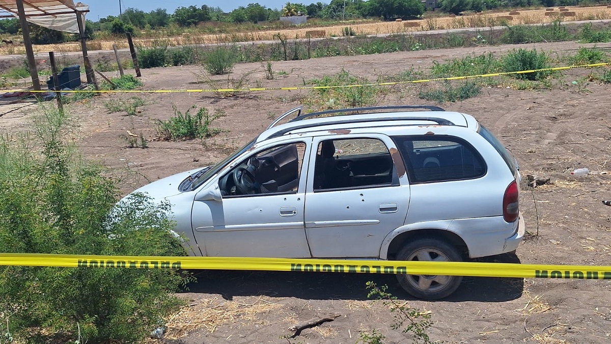 Reportan ‘levantón’ de dos policías de Navolato; hallan su carro baleado y con sangre