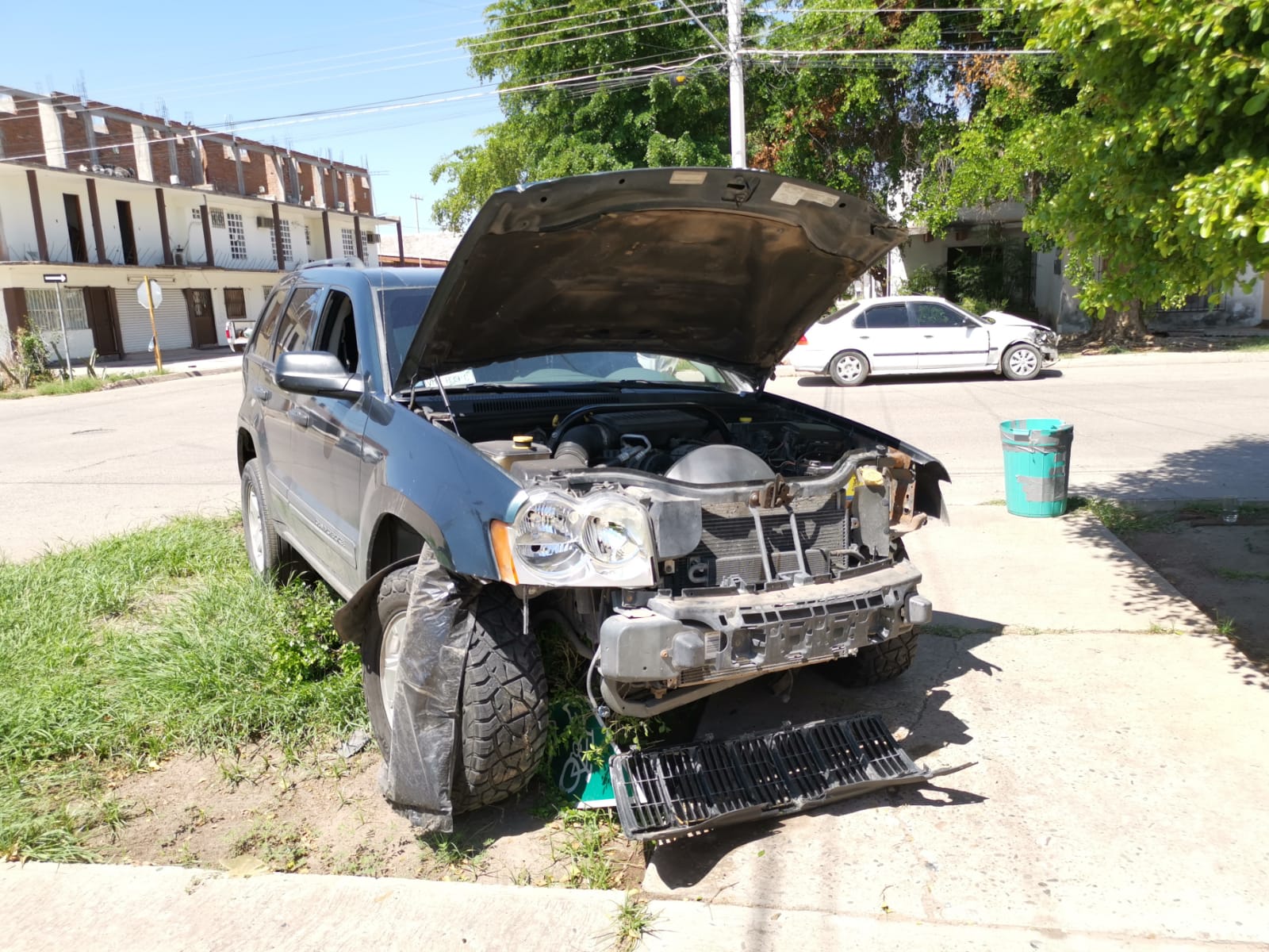 cherokee en accidente en los mochis