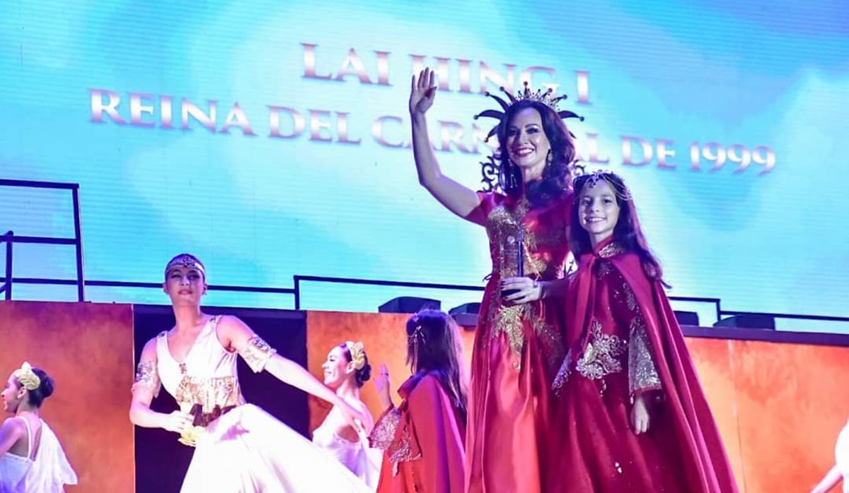 Coronan a Carolina III como reina del Carnaval de Mazatlán