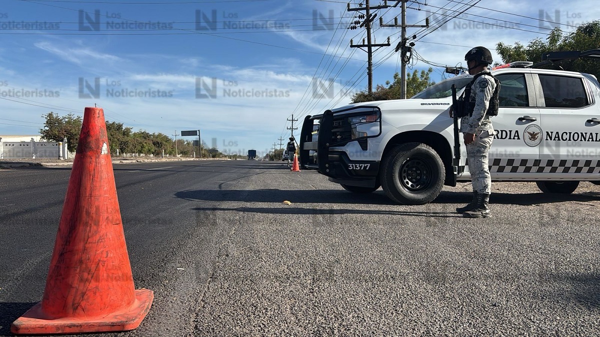 Encintado y ‘encobijado’ arrojan un cuerpo por la Culiacán-Eldorado en Costa Rica