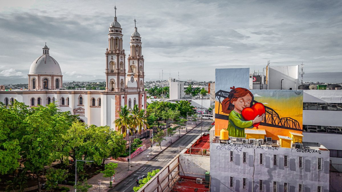 Mural “Apapacho” de artista urbano Doctor Feis en edificio ubicado por la avenida Álvaro Obregón, en Culiacán