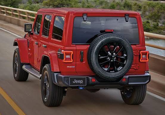 En retén falso, sujetos encapuchados y armados despojan un Jeep Rubicon en la Mazatlán-Durango