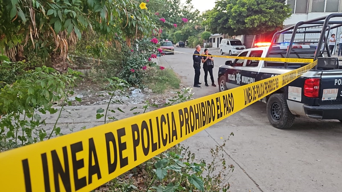 Abandonan y ejecutan a dos hombres en la Zapata de Culiacán