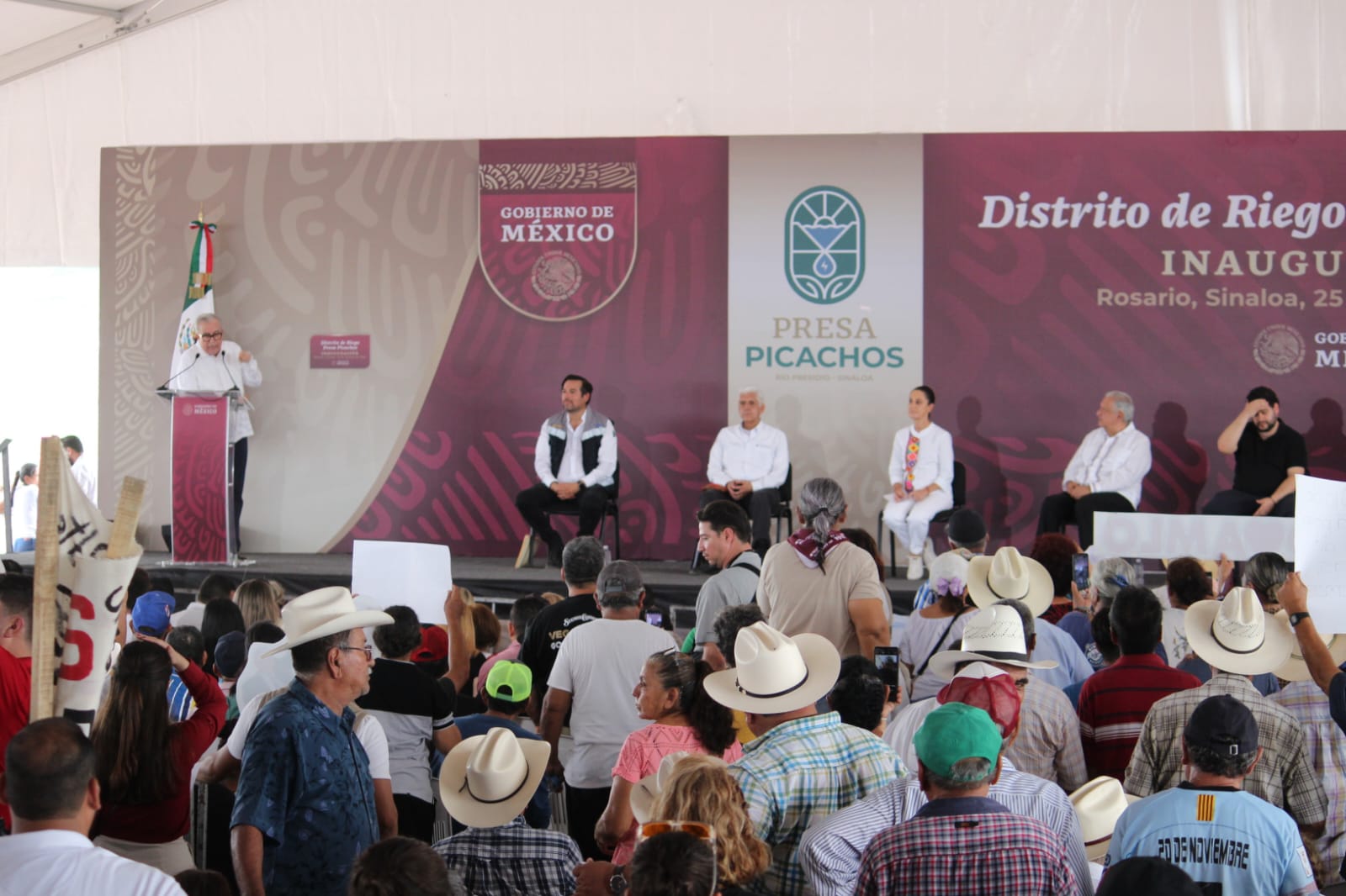 En Sinaloa gobernamos con honradez y contra la corrupción, así da la bienvenida Rocha a AMLO y Sheinbaum