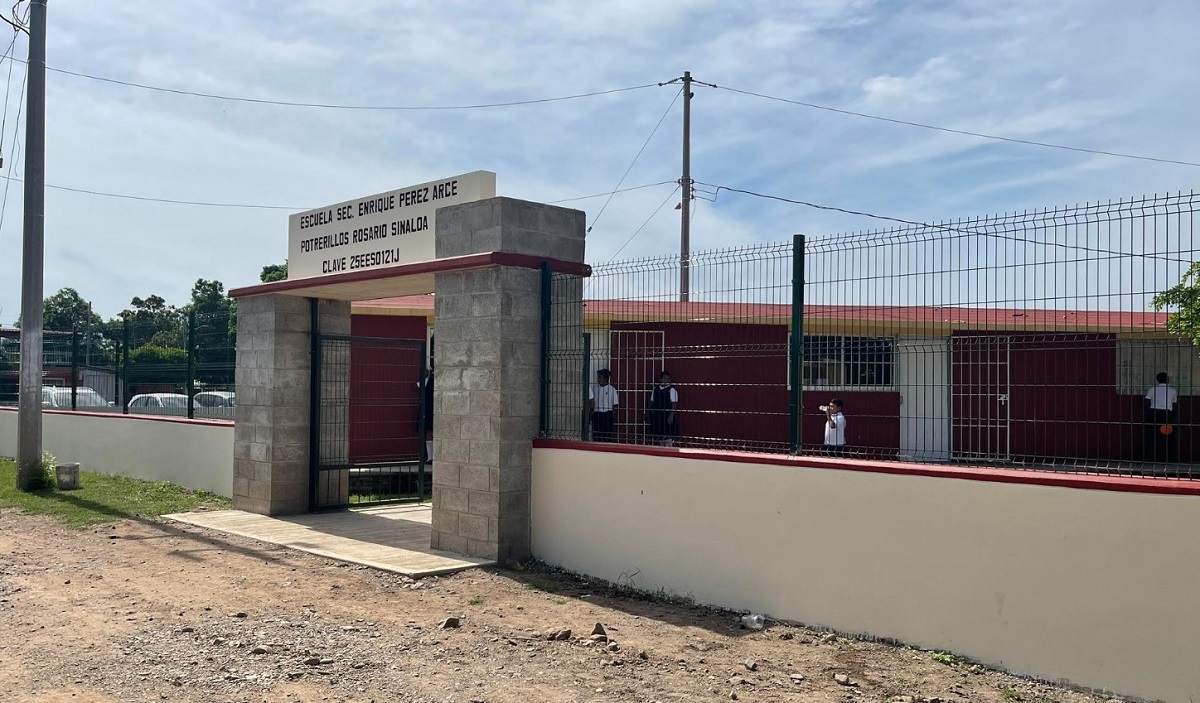 Entregan barda en secundaria de Potrerillos, Rosario